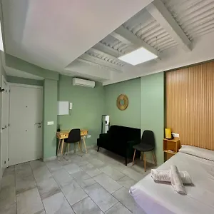 https://lovely-studio-apartment-malaga.hotelsinnerja.org
